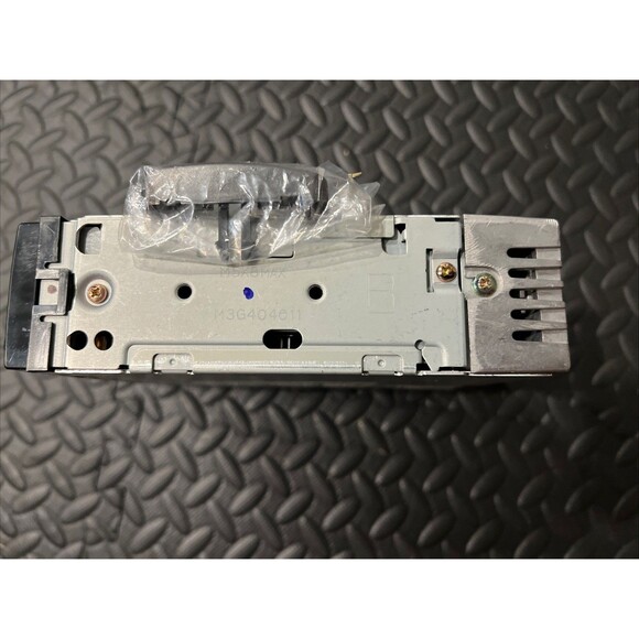 Subaru 86201AC070 FM/AM Cassette Tape 80W Toshiba TA8210AH Stereo Japan Radio - Picture 6 of 7